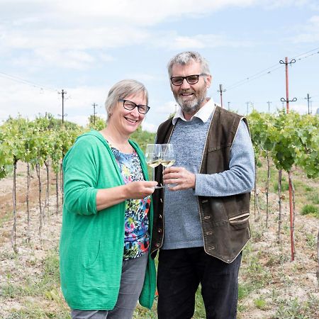 Weingut Zur Schlafmuetze Hotel Herrnbaumgarten Buitenkant foto