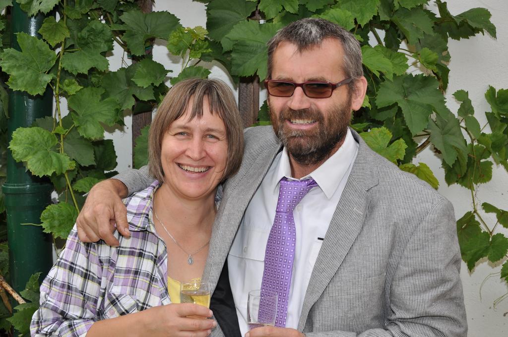 Weingut Zur Schlafmuetze Hotel Herrnbaumgarten Buitenkant foto