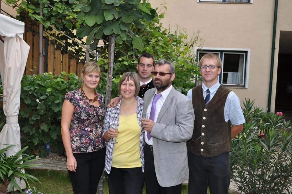 Weingut Zur Schlafmuetze Hotel Herrnbaumgarten Buitenkant foto