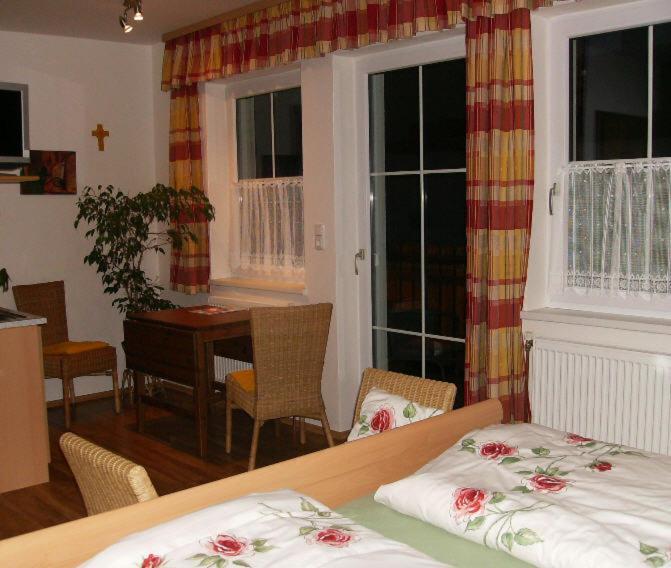 Weingut Zur Schlafmuetze Hotel Herrnbaumgarten Kamer foto