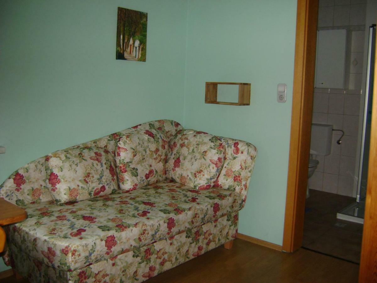 Weingut Zur Schlafmuetze Hotel Herrnbaumgarten Buitenkant foto